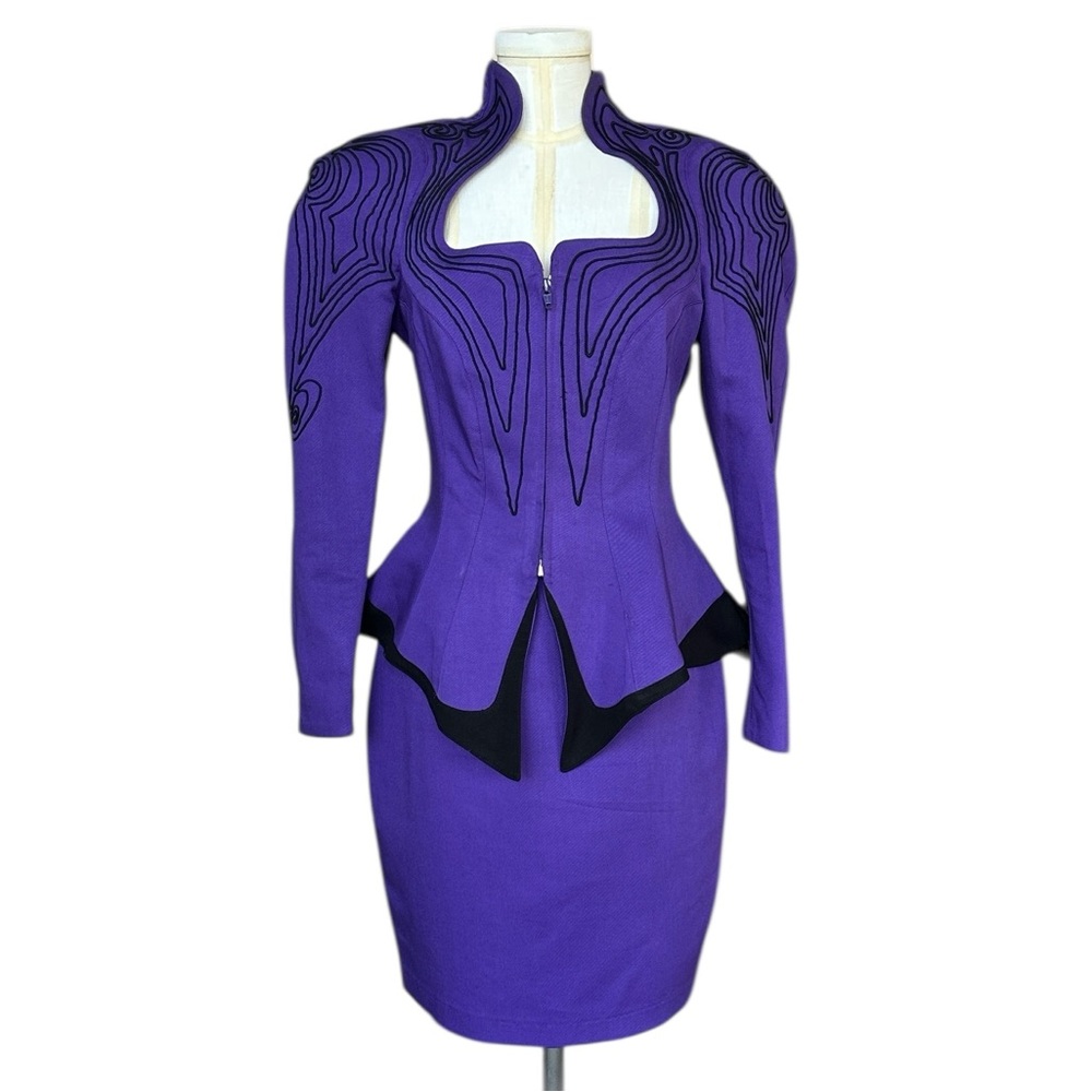 CACHE Vintage Skirt Suit Purple With Black Embroidery Low Cut High Collar Size 8